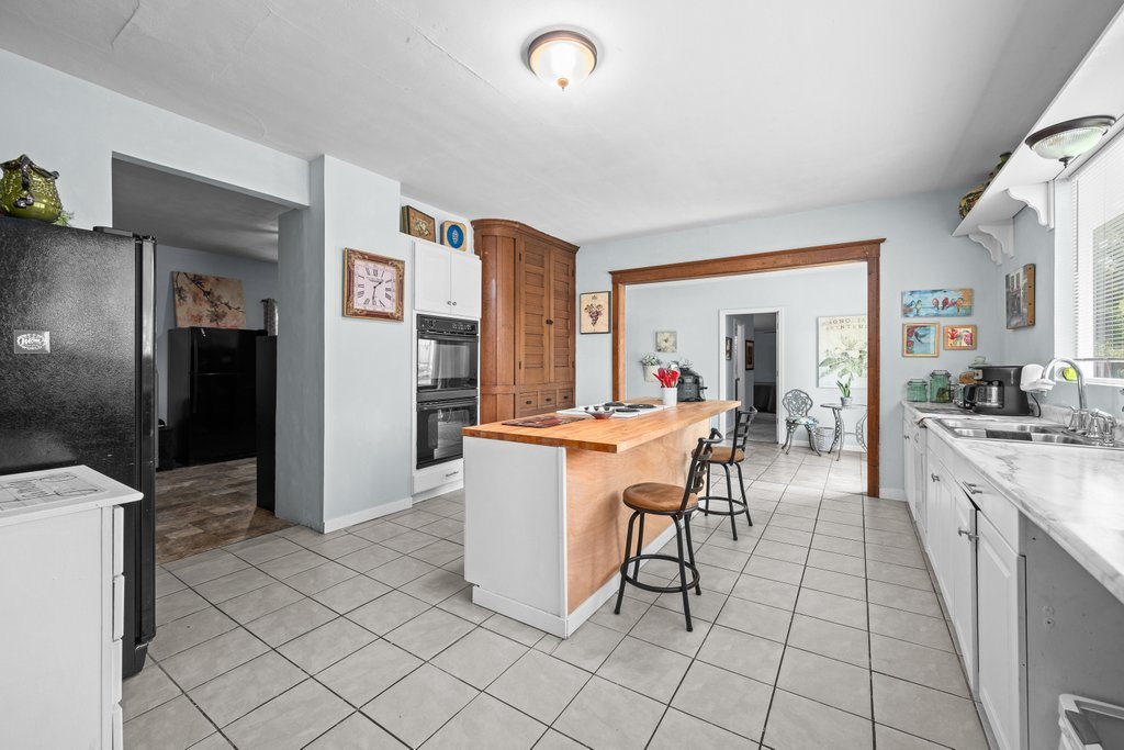 109 E Main Street Property Photo 18
