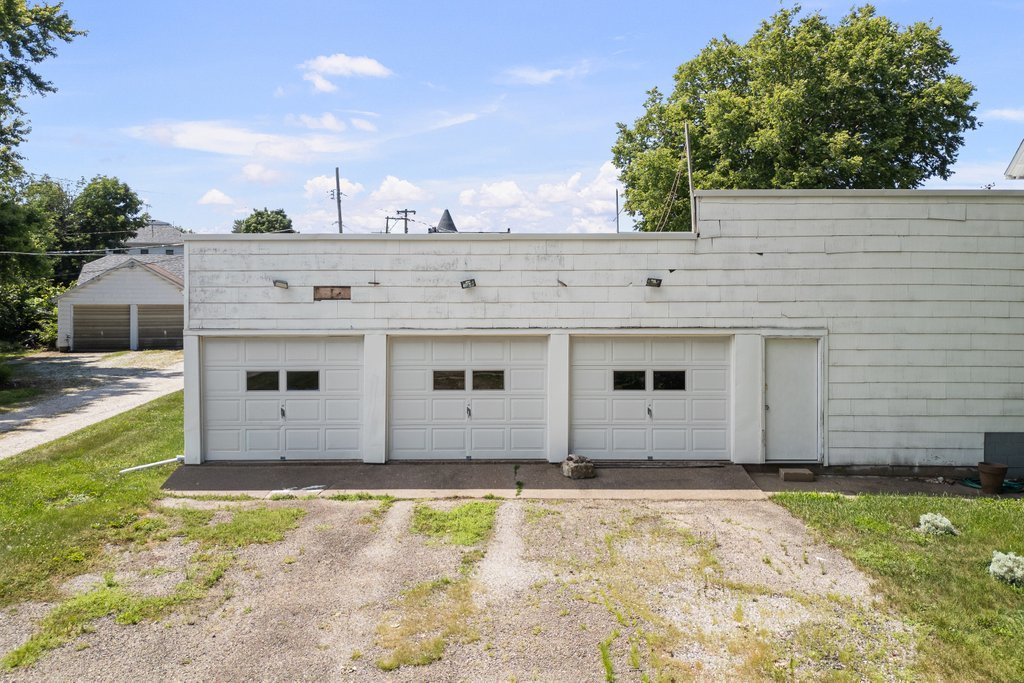 109 E Main Street Property Photo 49