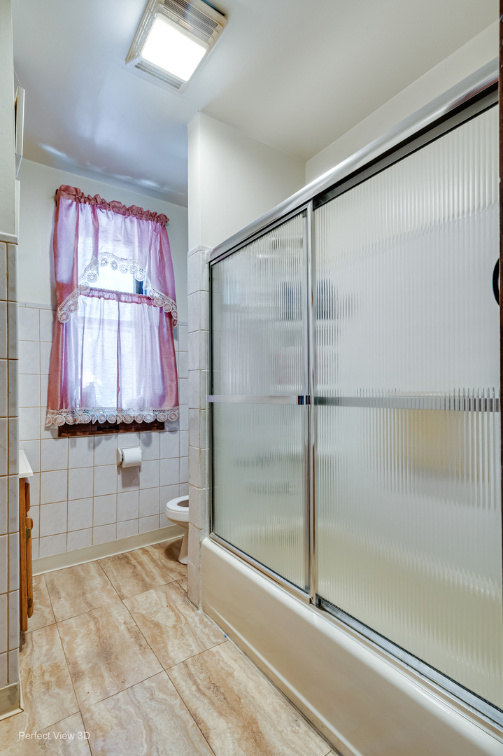 1257 N Rockwell Street Property Photo 6