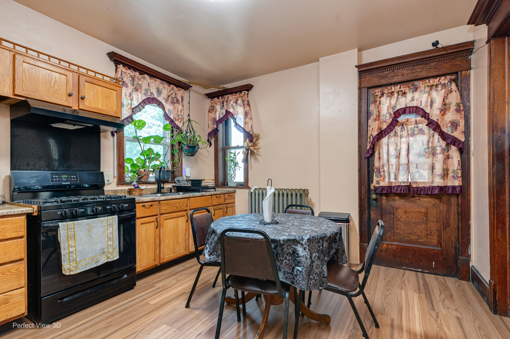 1257 N Rockwell Street Property Photo 8