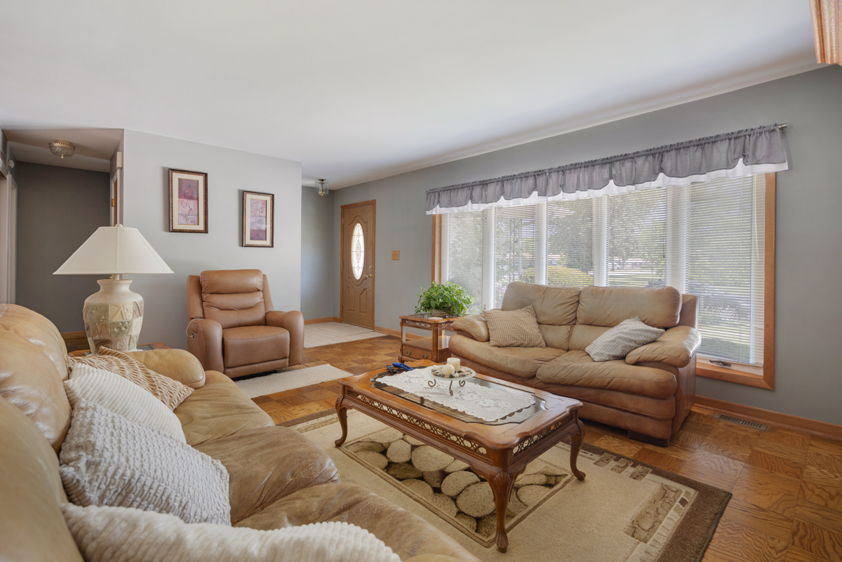 100 Woodcrest Lane Property Photo 4