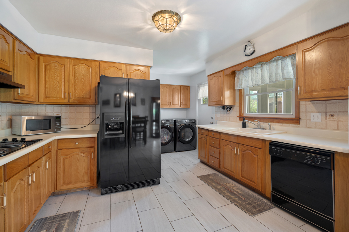 100 Woodcrest Lane Property Photo 7