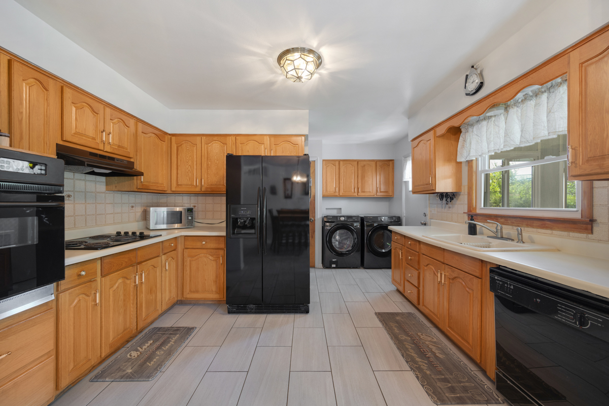 100 Woodcrest Lane Property Photo 8