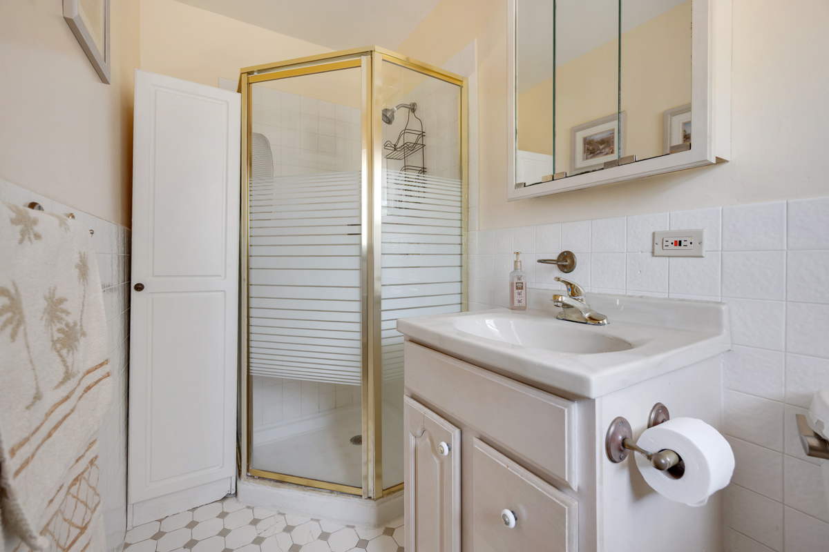 100 Woodcrest Lane Property Photo 14