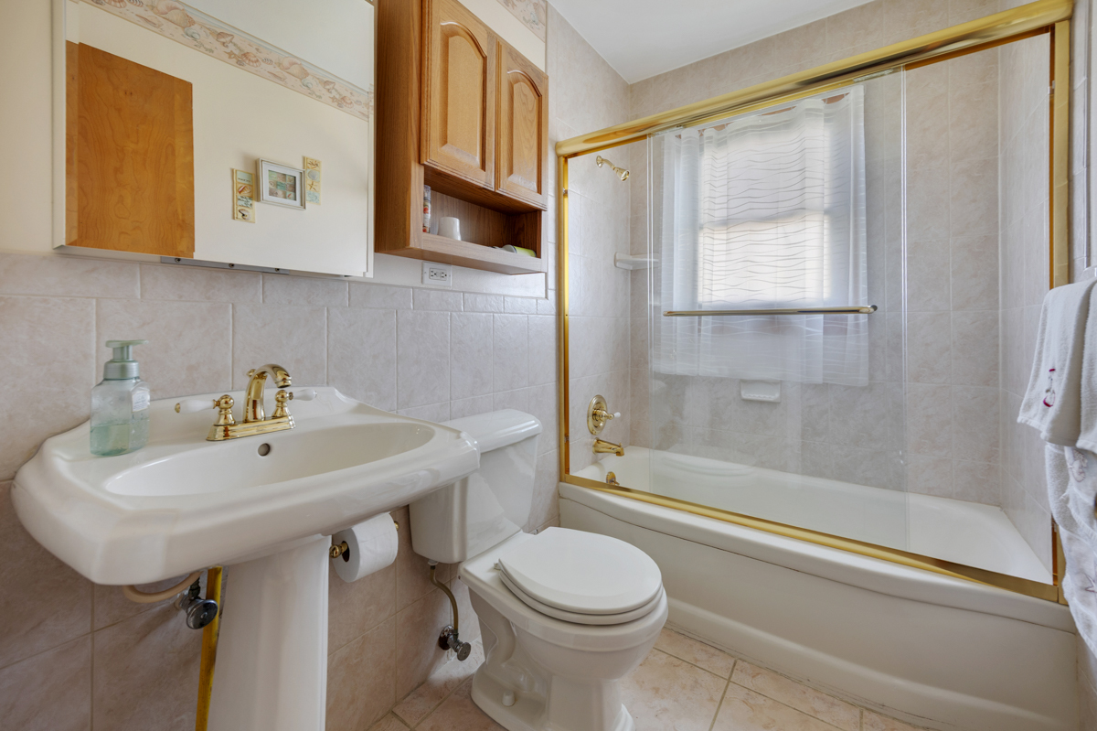 100 Woodcrest Lane Property Photo 16