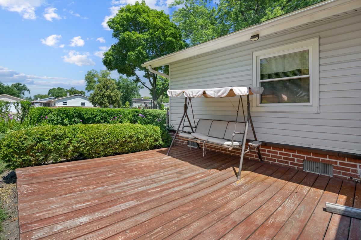 100 Woodcrest Lane Property Photo 18