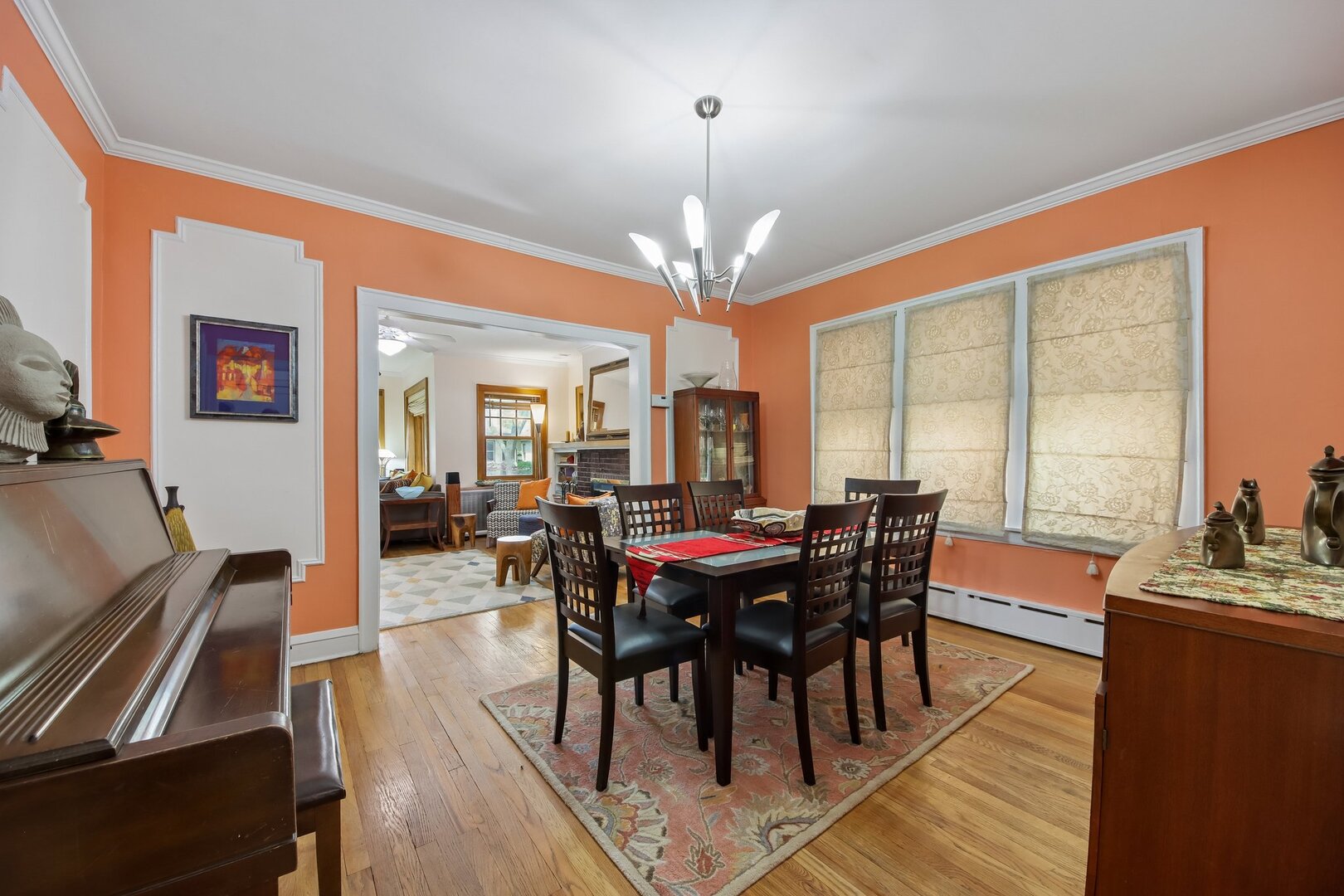 6551 N Maplewood Avenue Property Photo 6