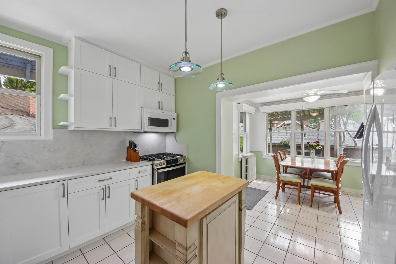 6551 N Maplewood Avenue Property Photo 7