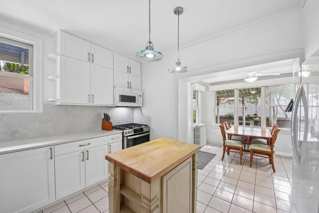 6551 N Maplewood Avenue Property Photo 8