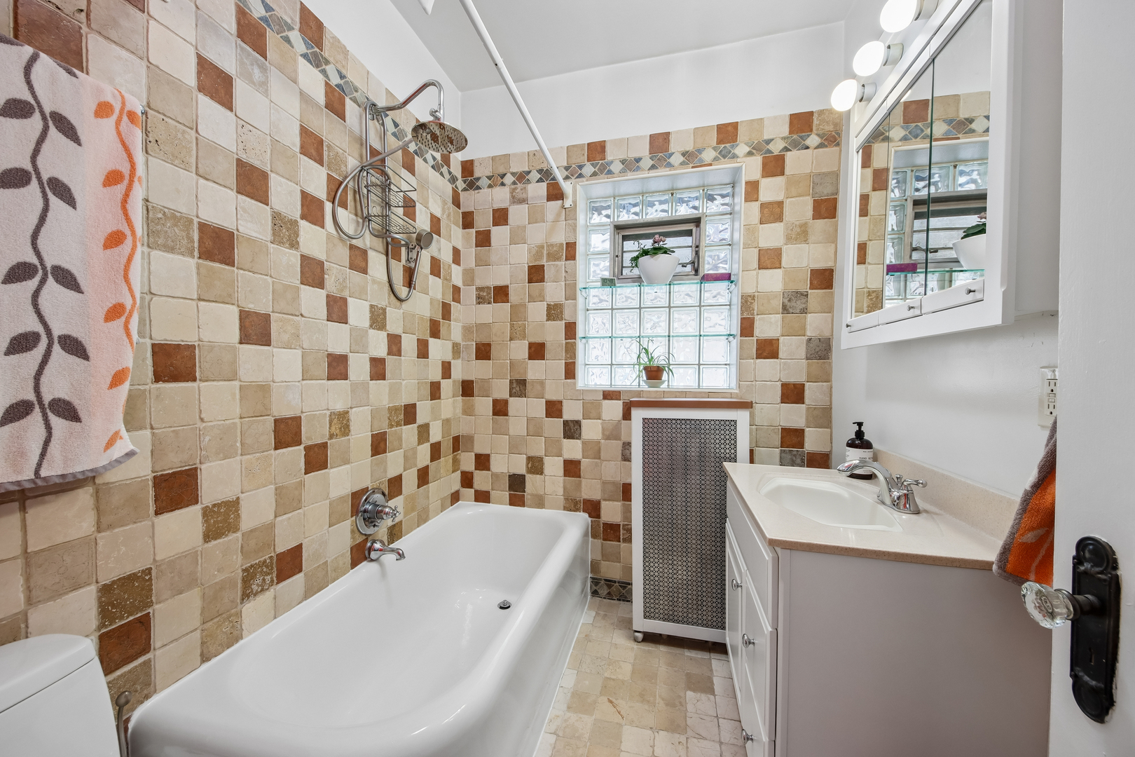 6551 N Maplewood Avenue Property Photo 16