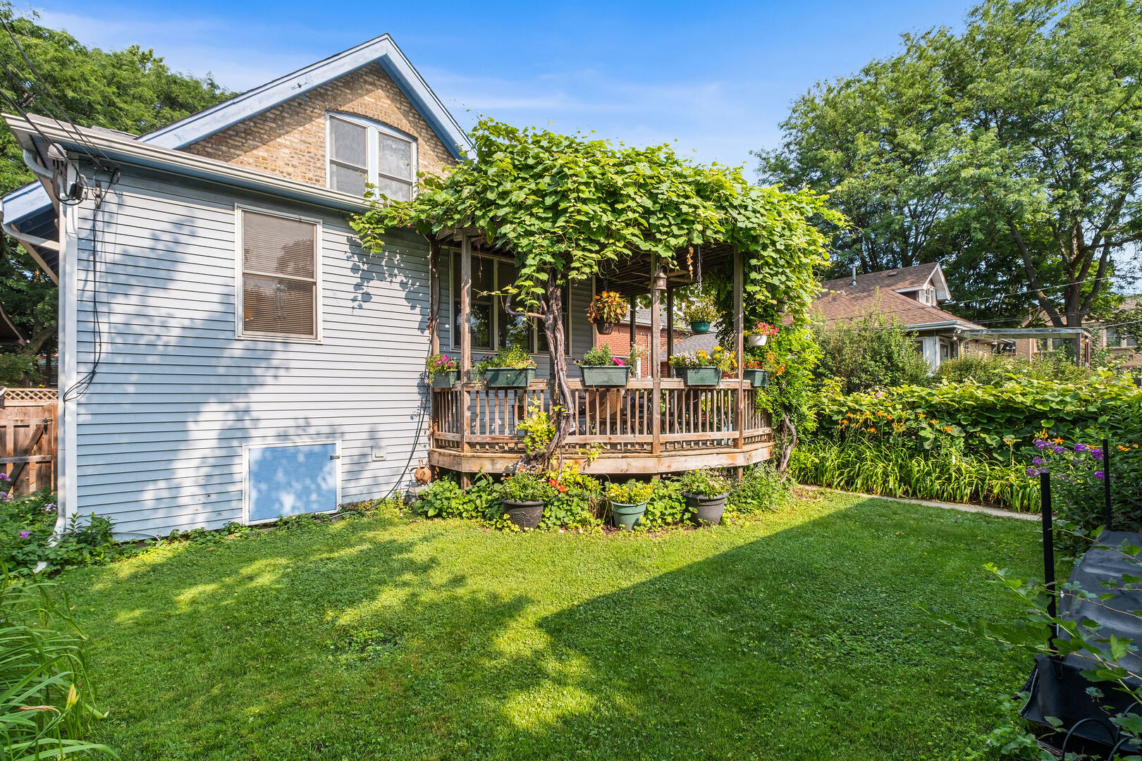 6551 N Maplewood Avenue Property Photo 31