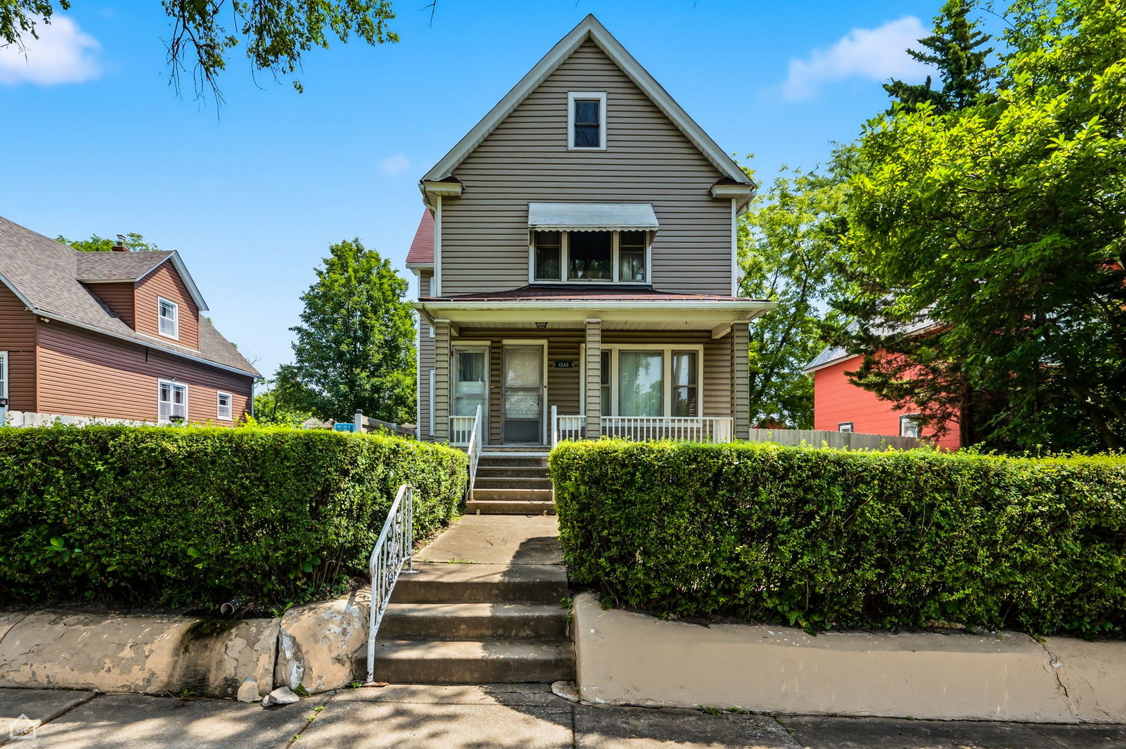 1245 Vincennes Avenue Property Photo 1