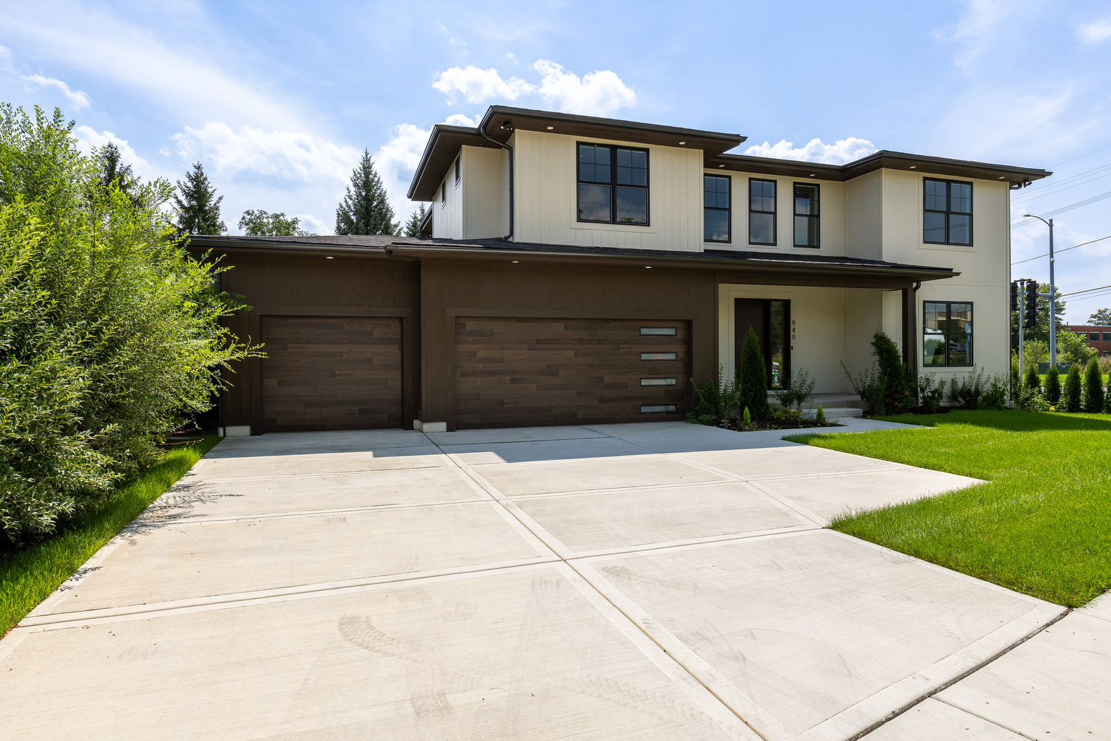 949 Internationale Parkway Property Photo 2