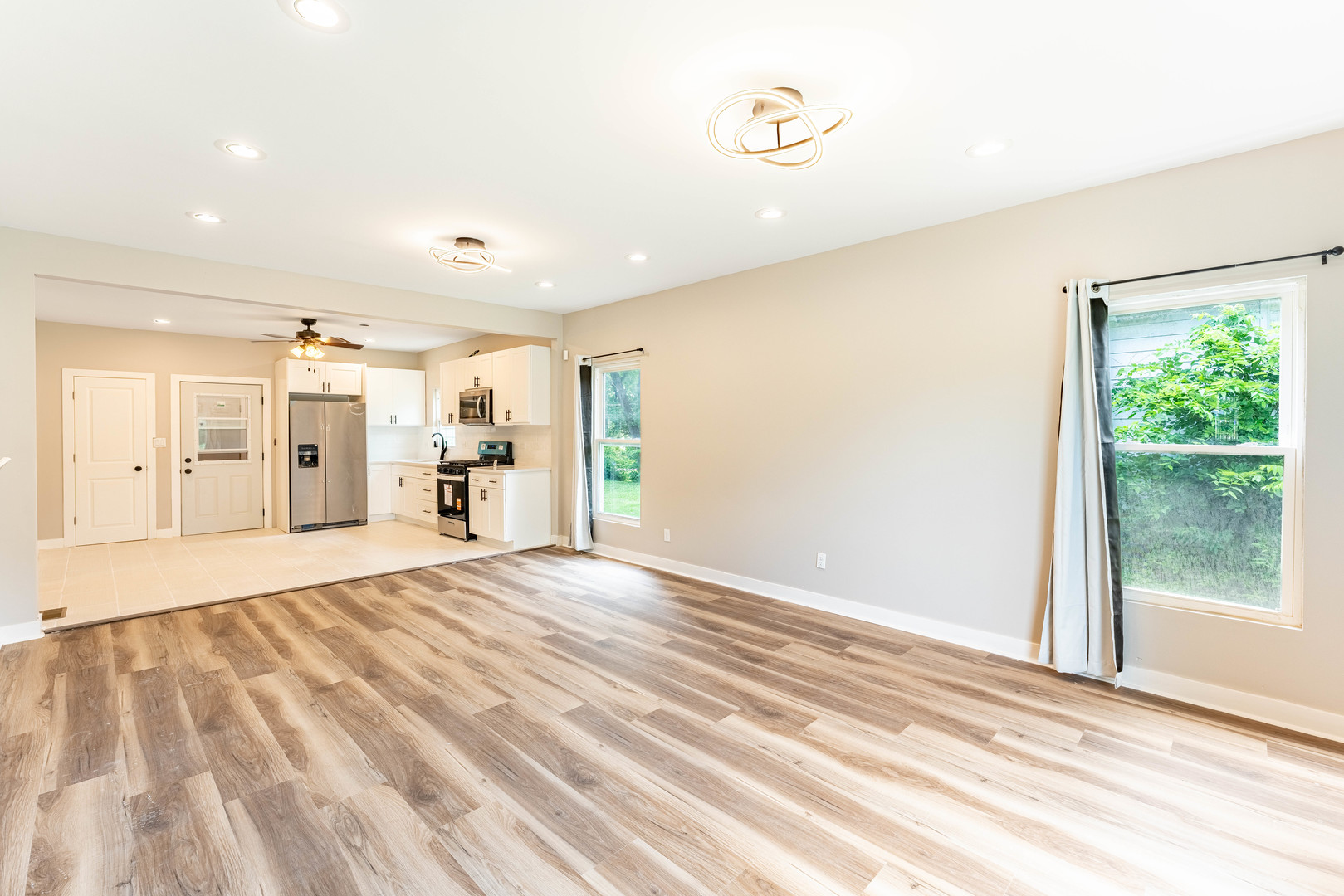 1076 E Maple Street Property Photo 5