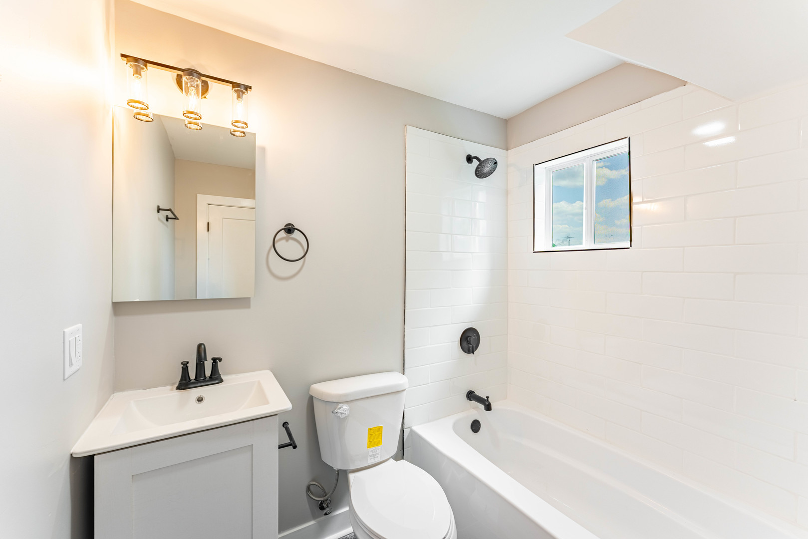 1076 E Maple Street Property Photo 8