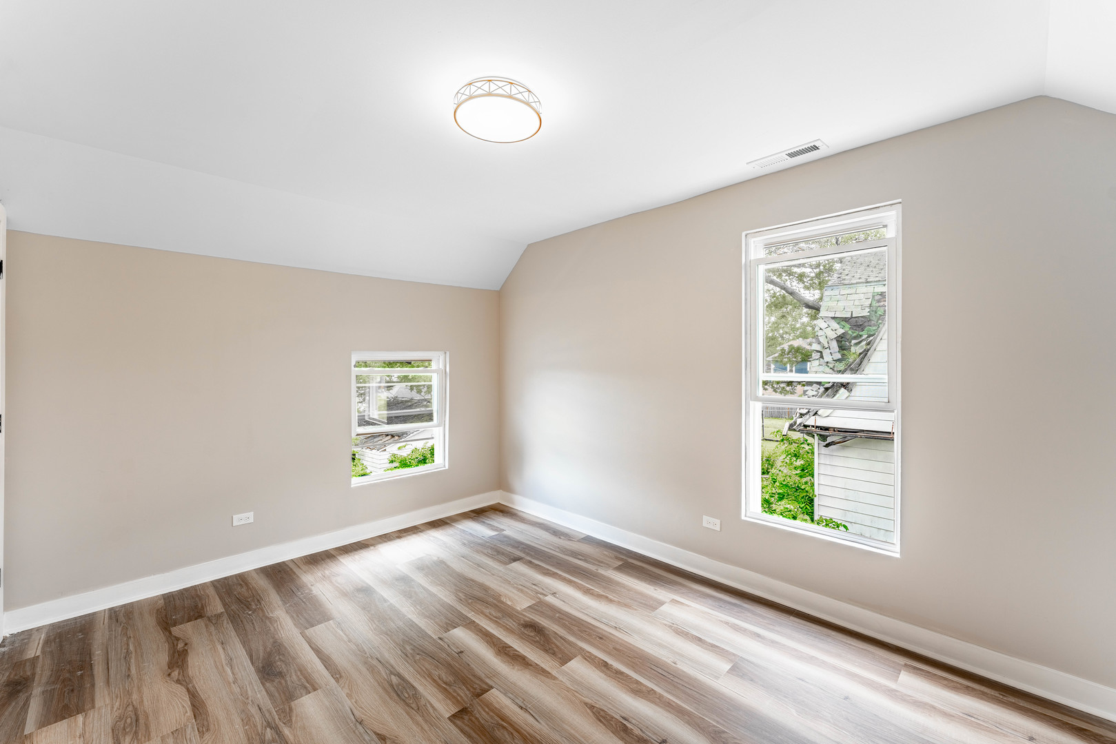 1076 E Maple Street Property Photo 10