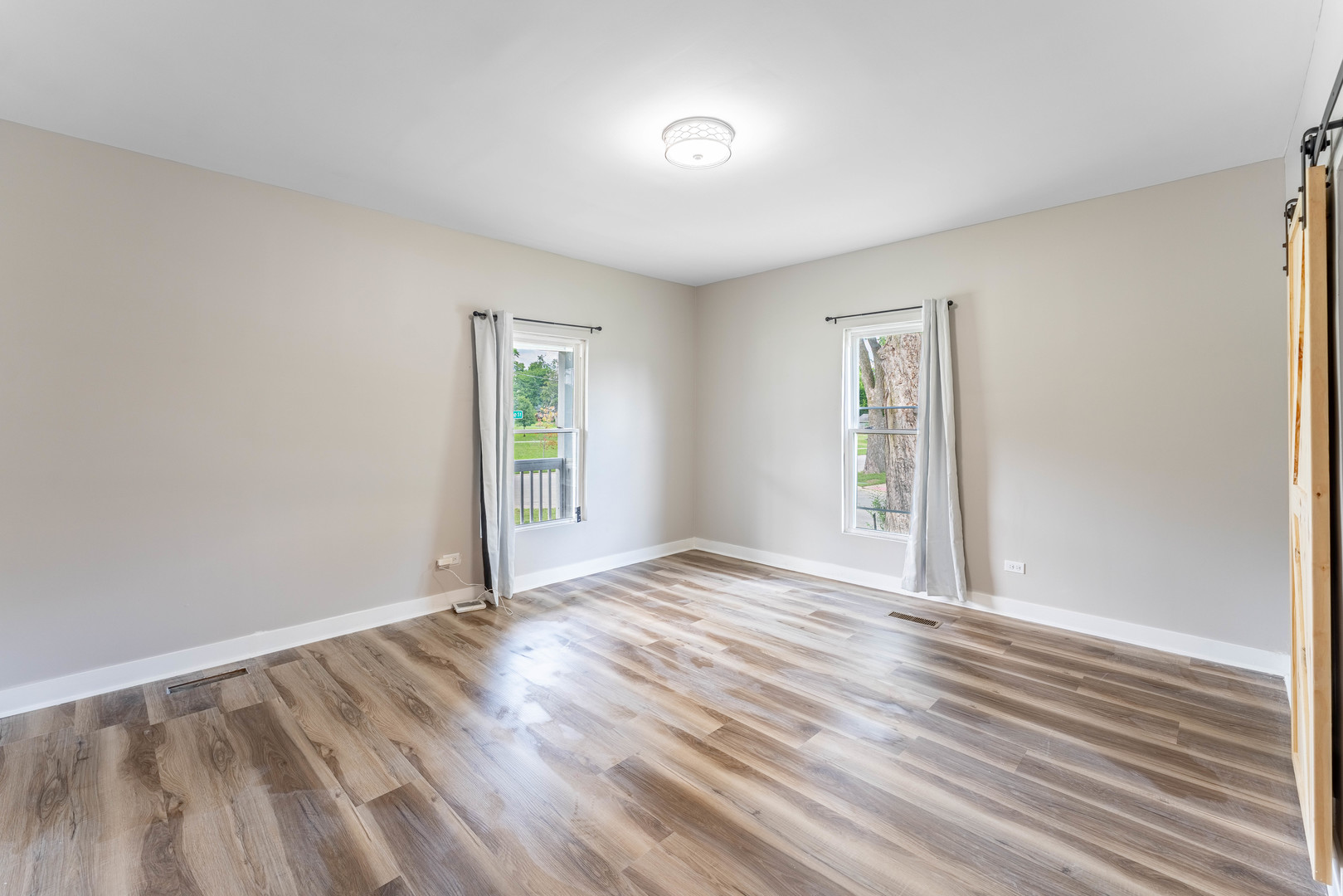 1076 E Maple Street Property Photo 13
