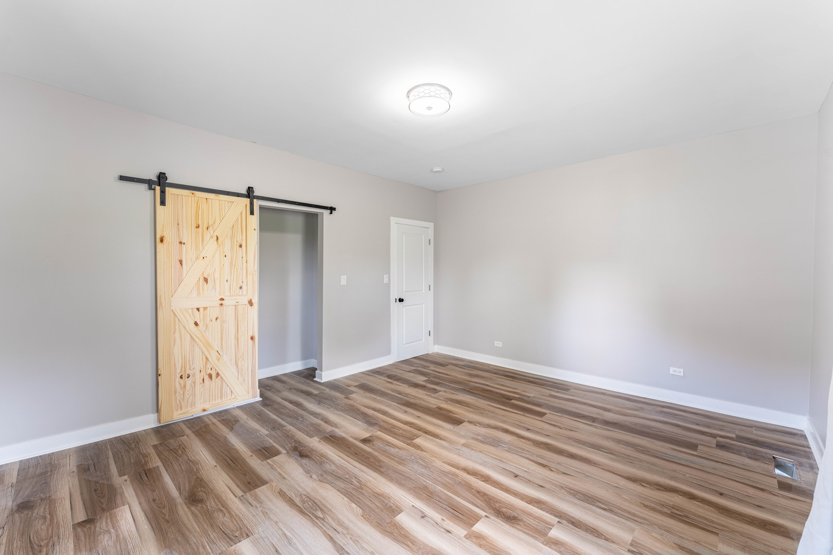 1076 E Maple Street Property Photo 14