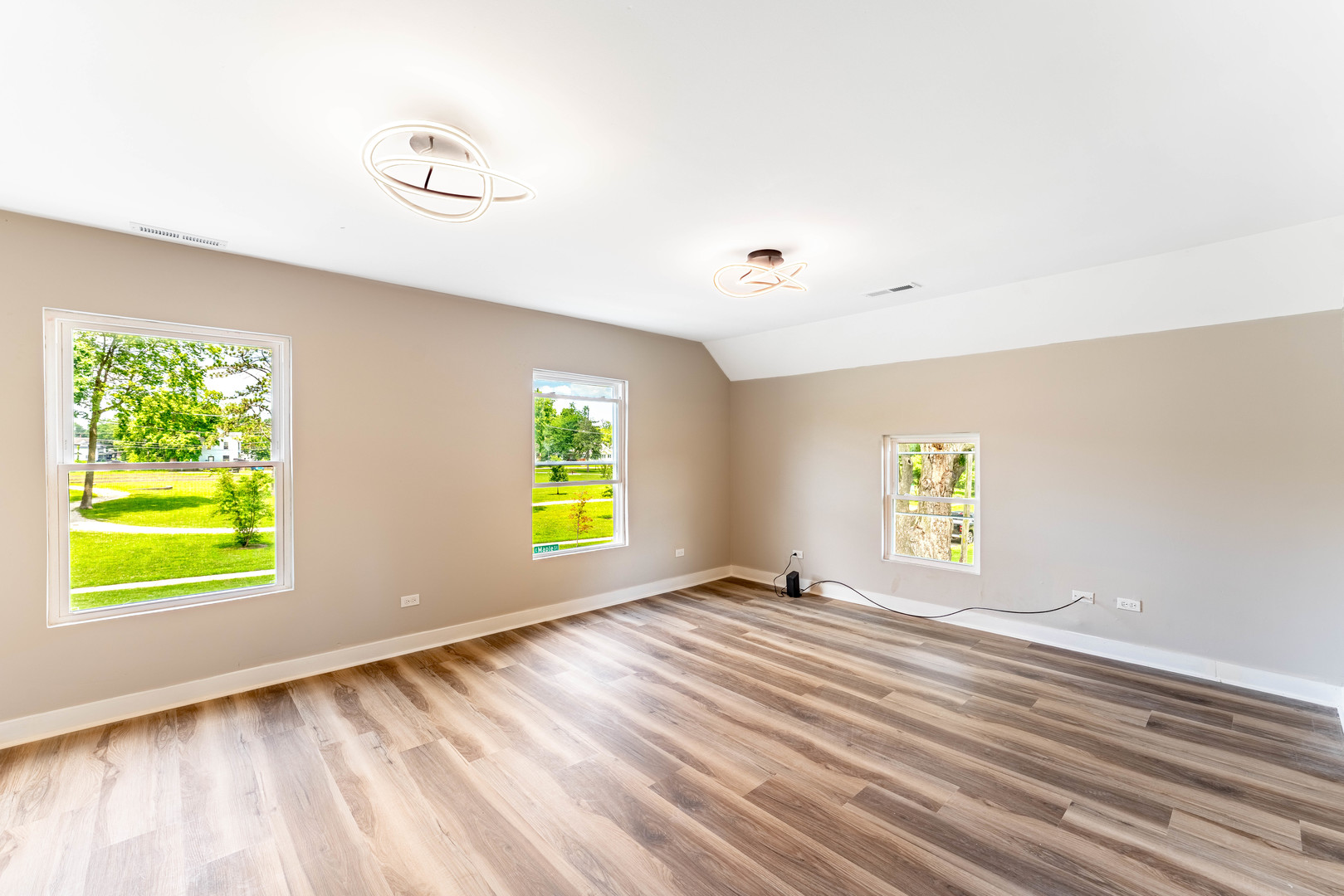 1076 E Maple Street Property Photo 23