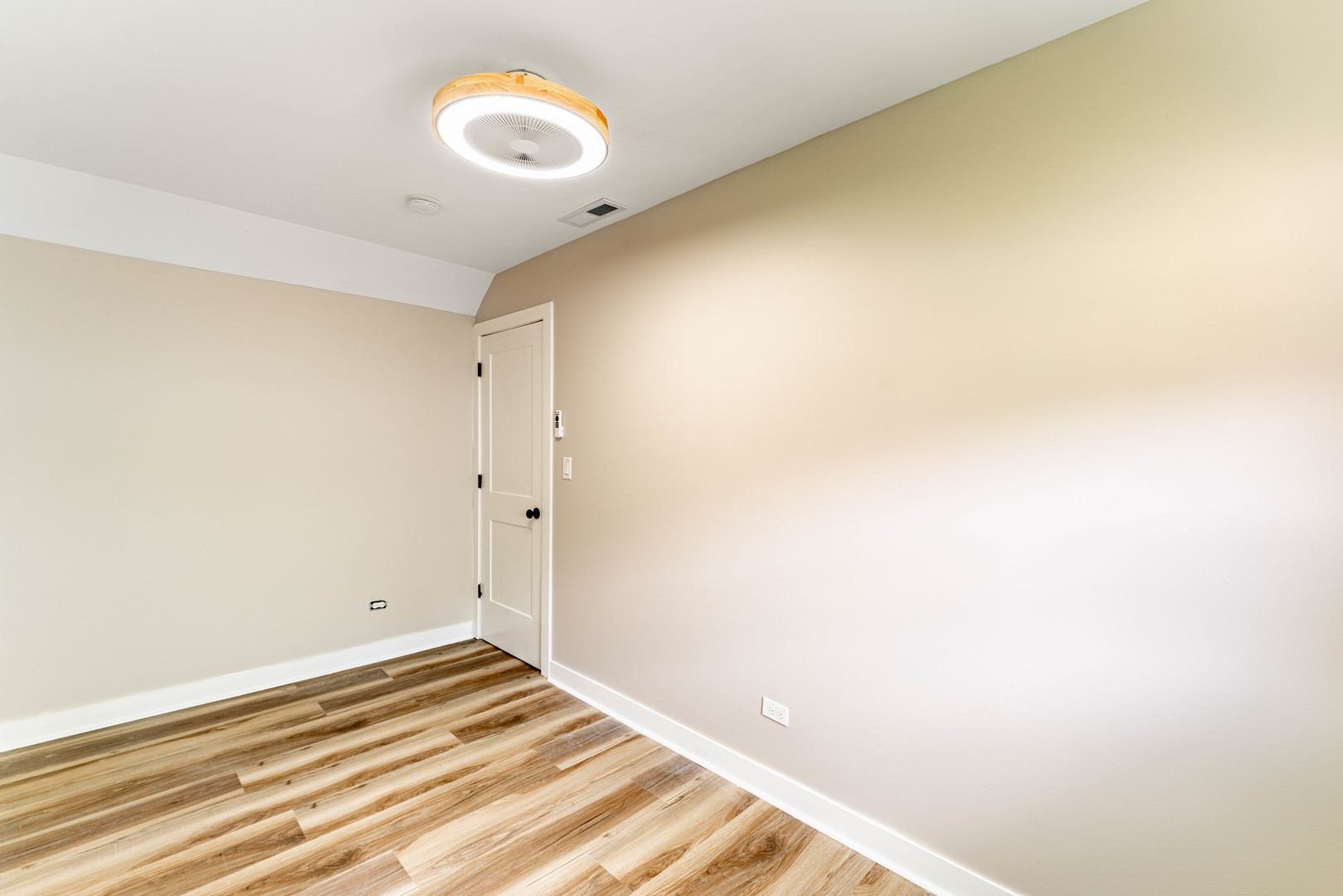 1076 E Maple Street Property Photo 24