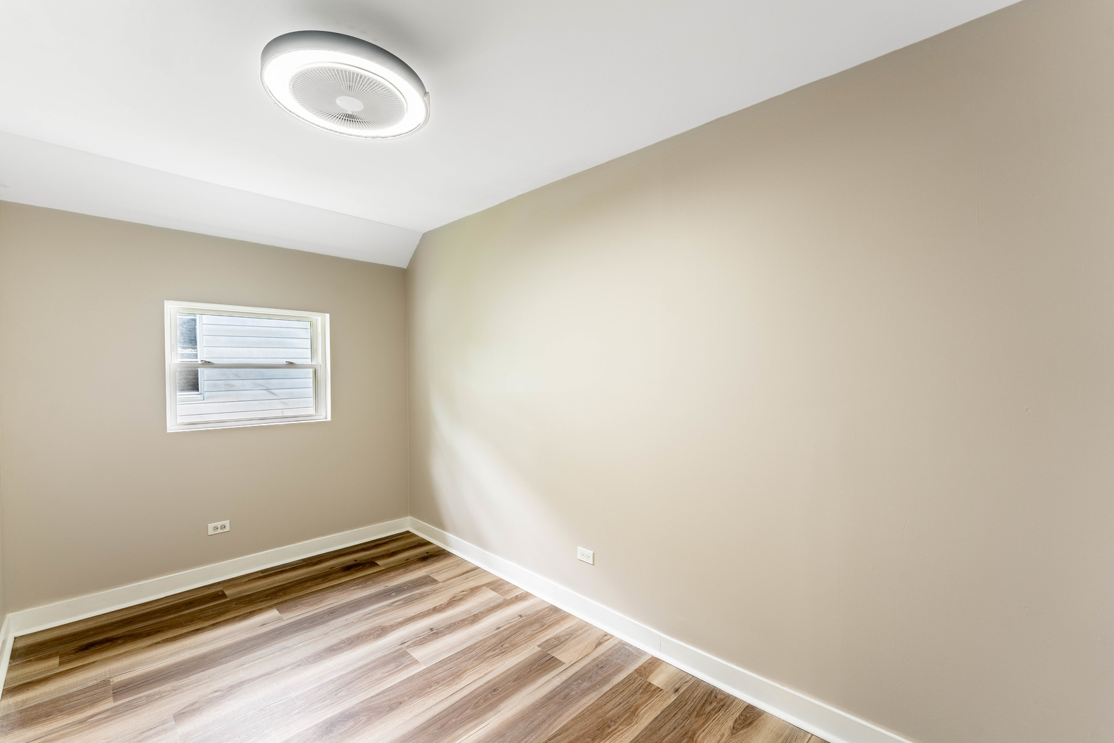 1076 E Maple Street Property Photo 25