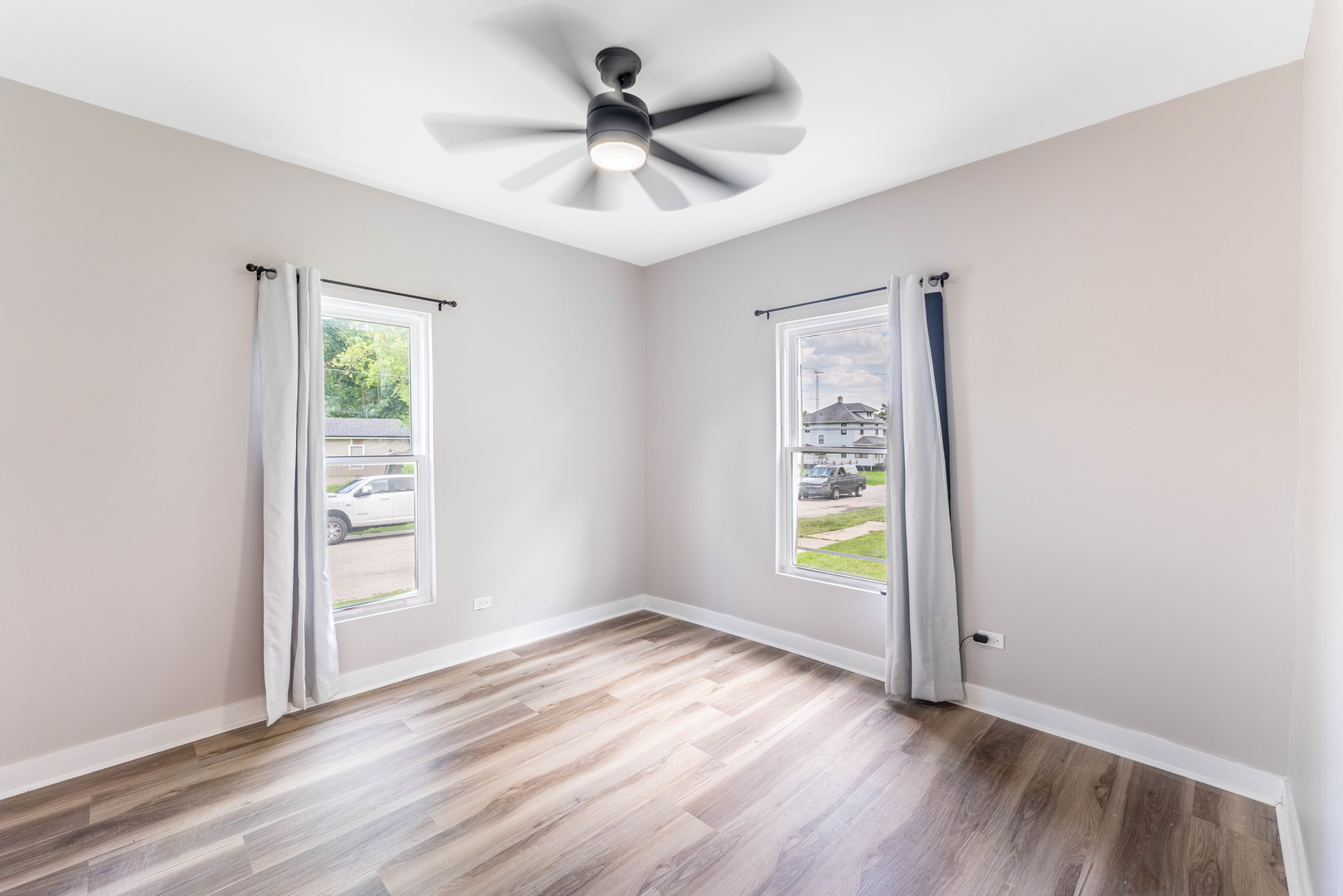 1076 E Maple Street Property Photo 27