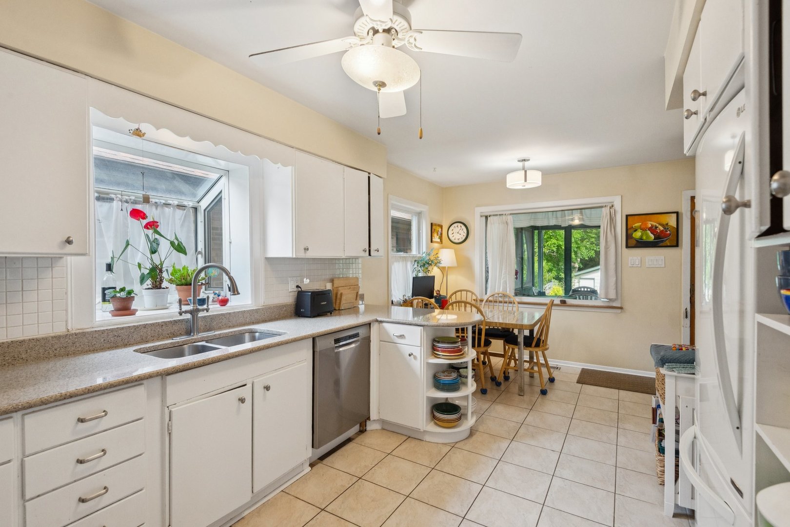 2149 Hartrey Avenue Property Photo 12