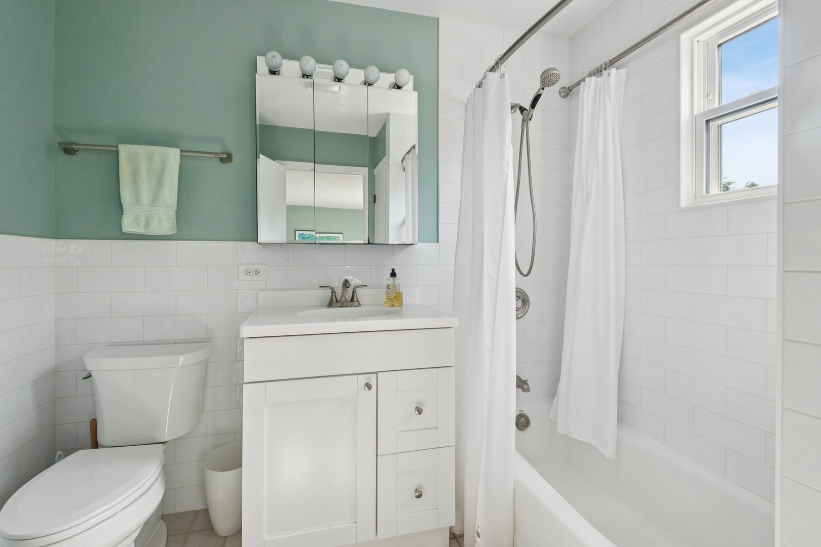 2149 Hartrey Avenue Property Photo 20