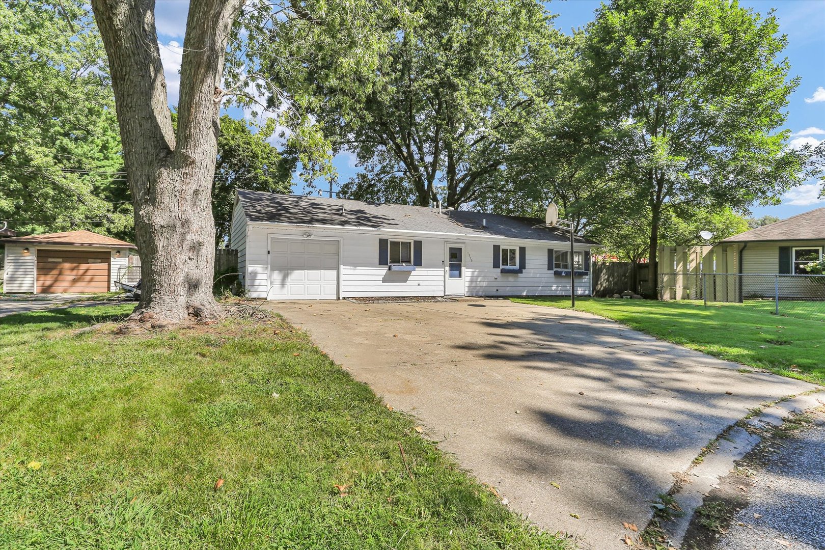 1810 Greendale Drive Property Photo 2