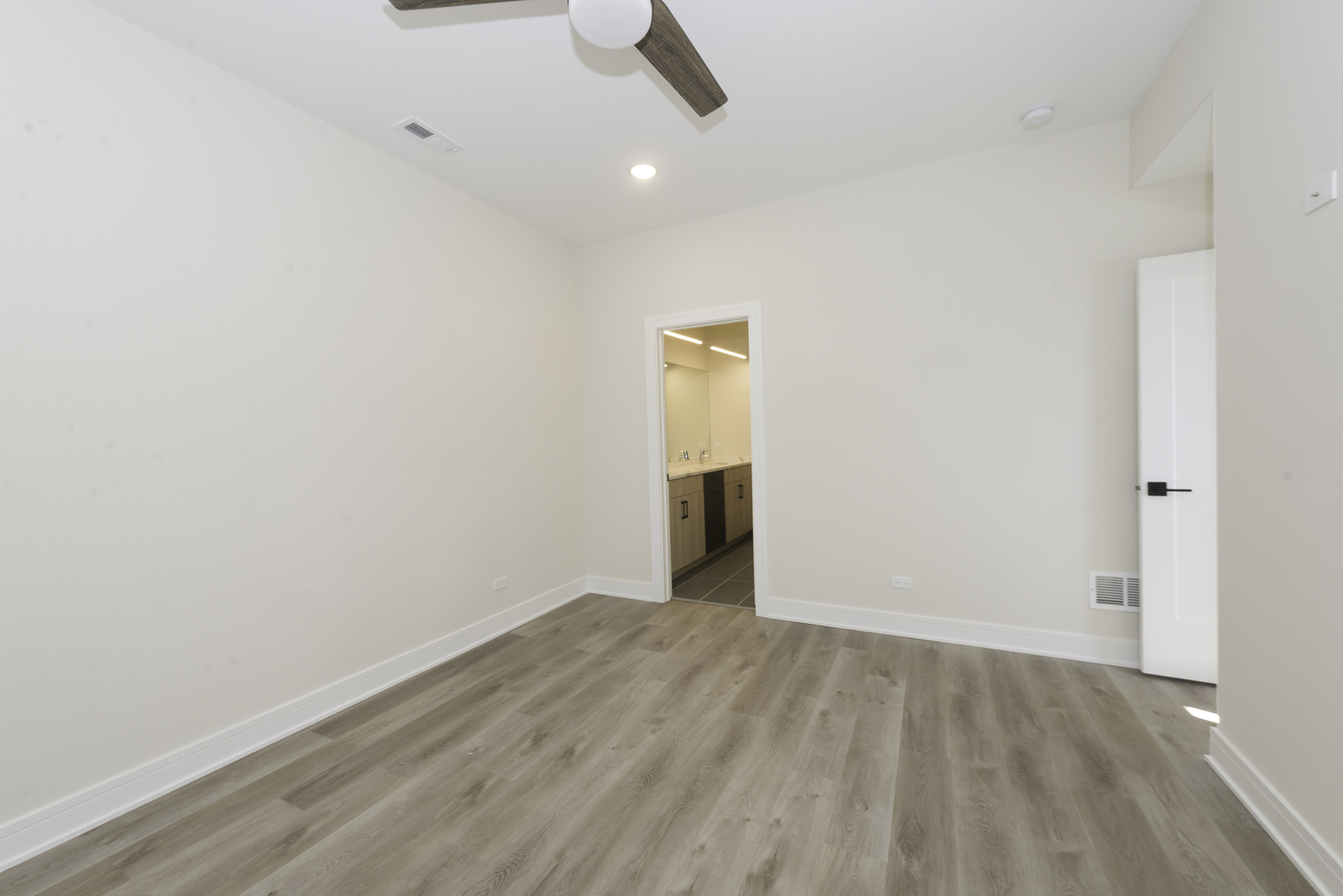 3762 S Indiana Avenue Property Photo 25