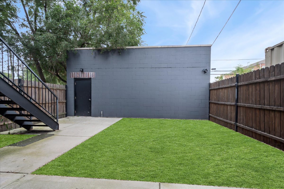 3762 S Indiana Avenue Property Photo 41
