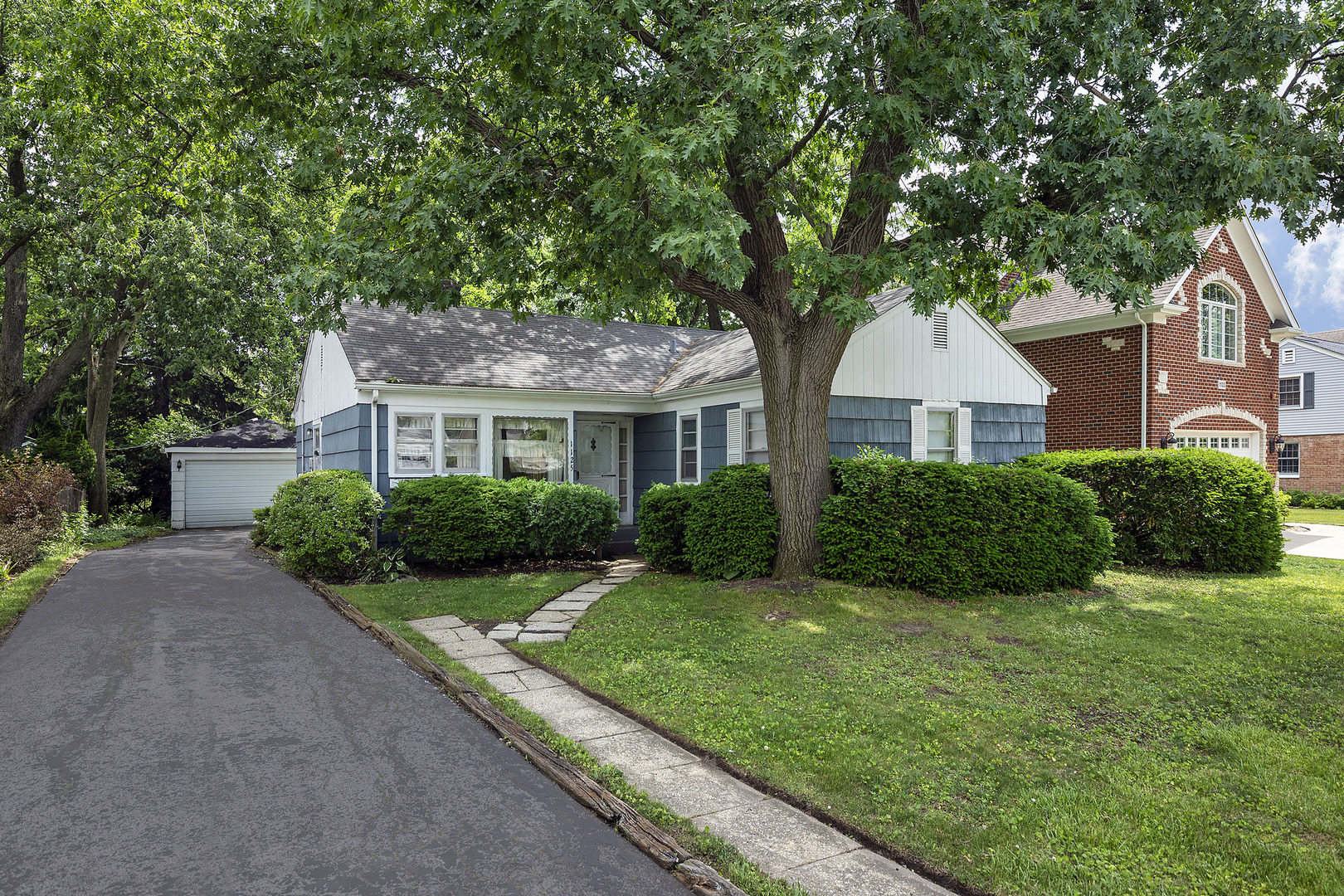 1125 Greenbriar Lane Property Photo 1