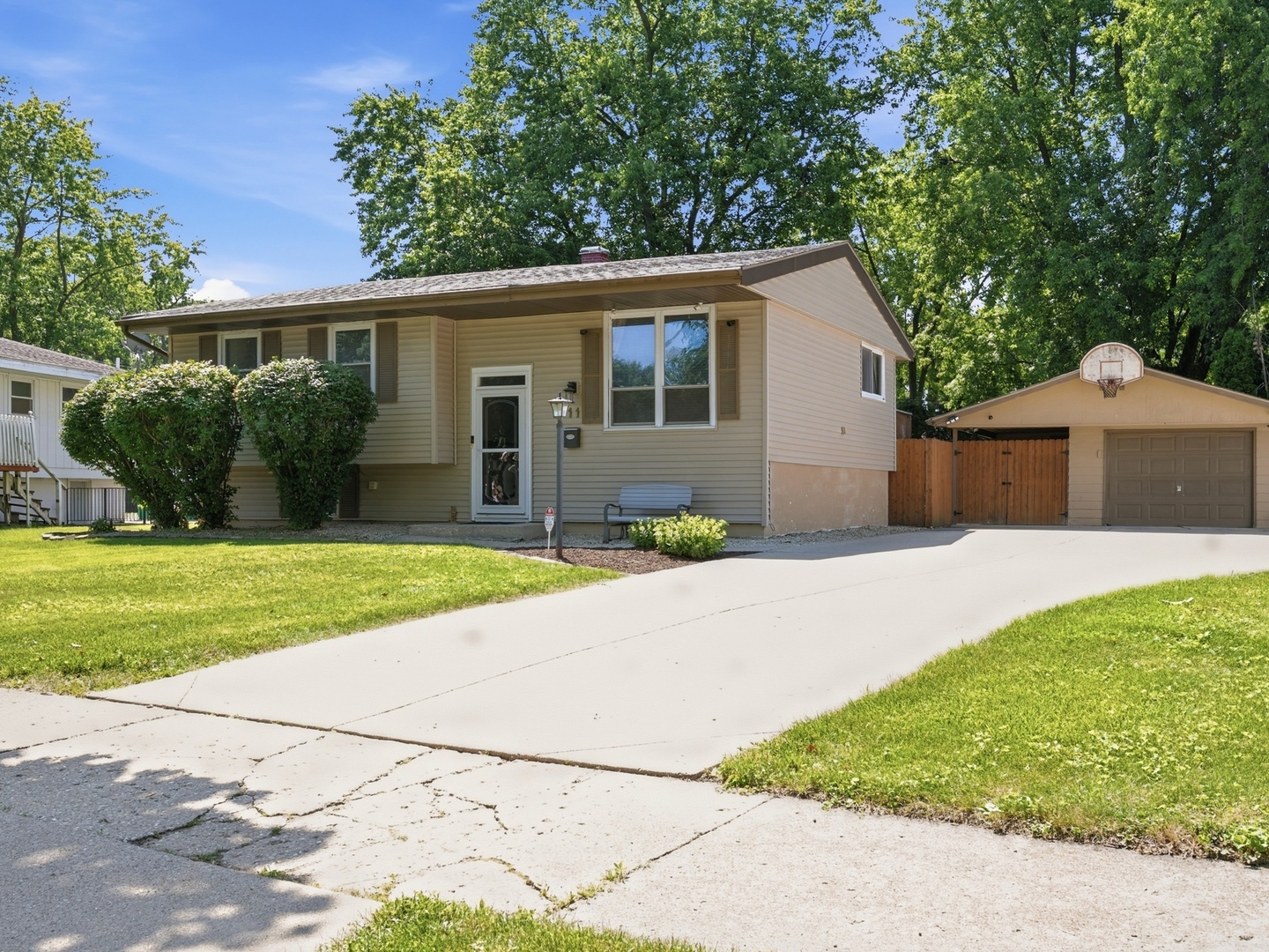 2711 Caddy Lane Property Photo 1