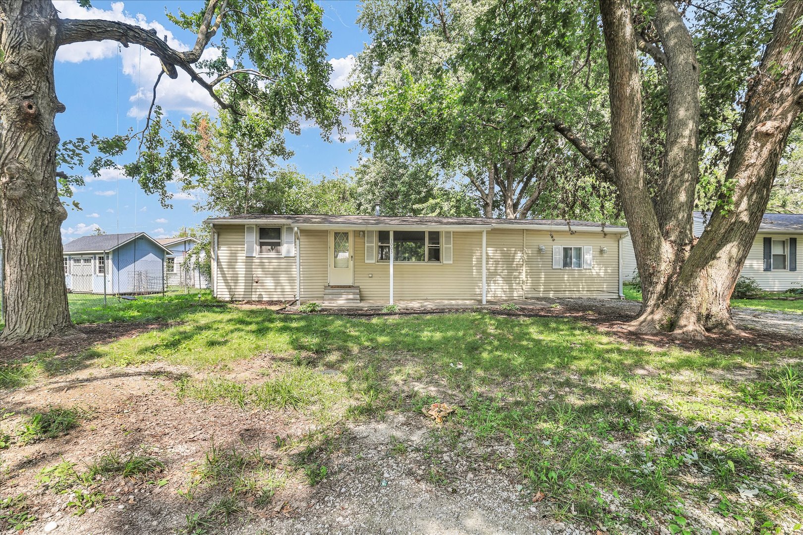 1003 S Pleasantview Property Photo 1