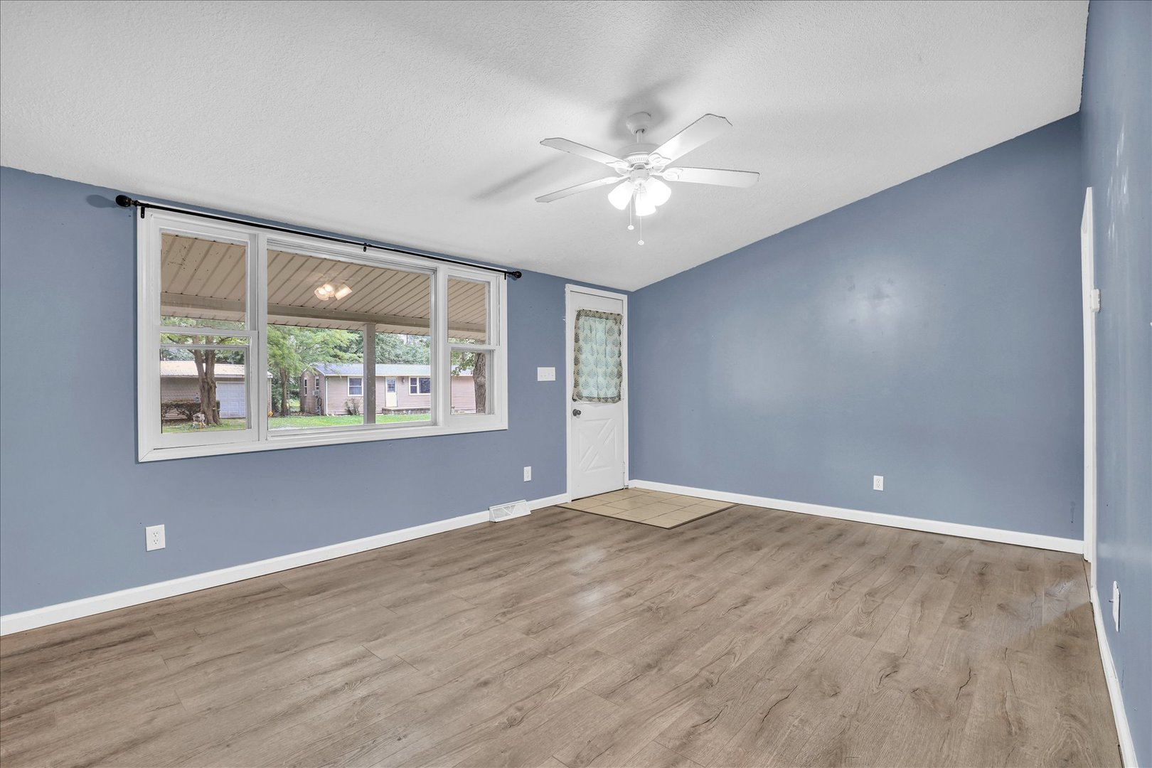 1003 S Pleasantview Property Photo 3