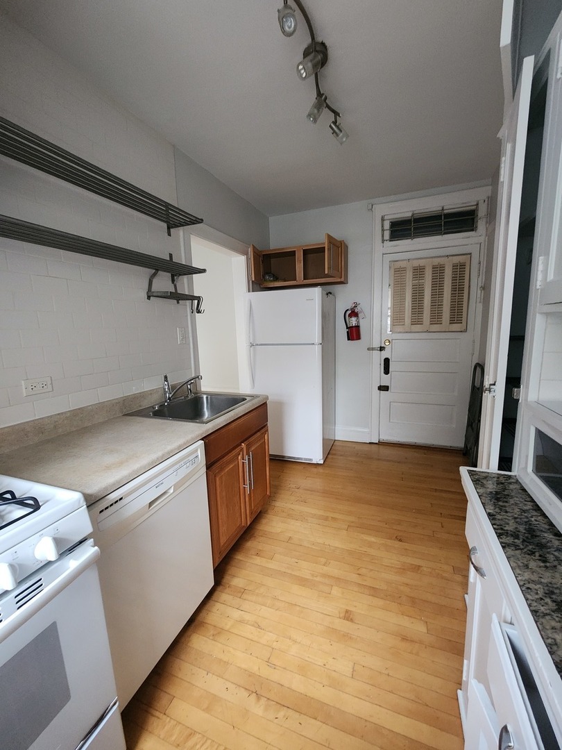 1112 Grove Street 1a Property Photo 5