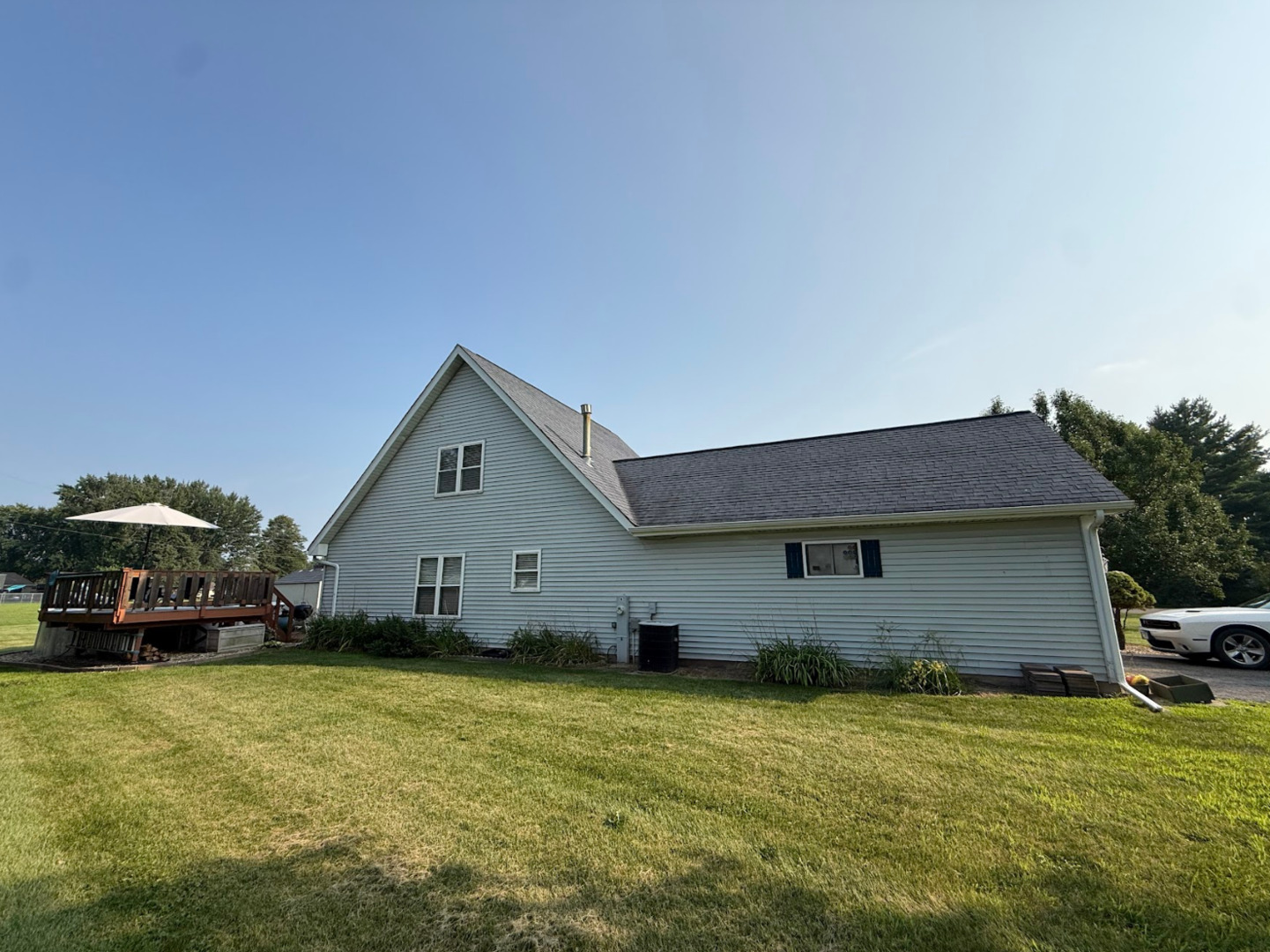 1202 Holiday Drive Property Photo 4
