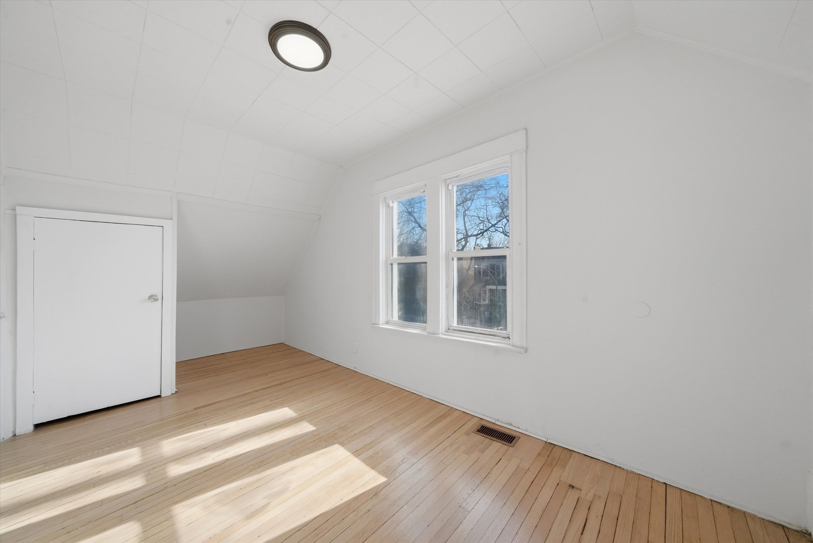 1446 E 71st Place Property Photo 17