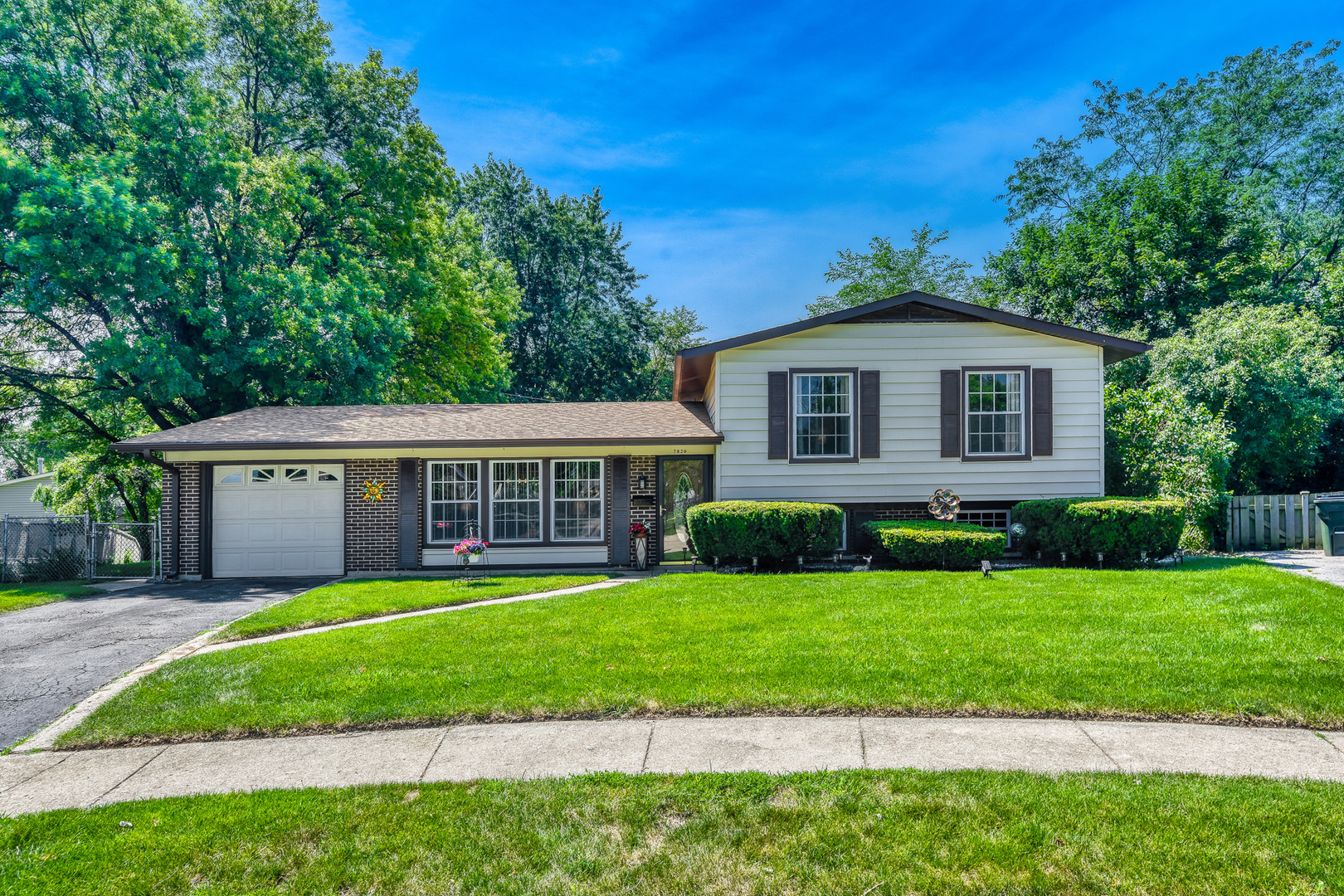 7820 Pebblebrook Circle Property Photo 1