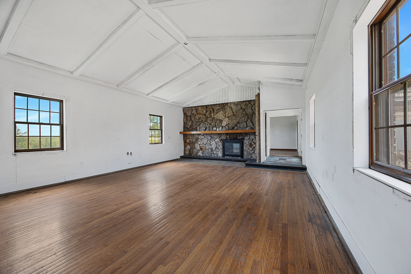 3301 Ireland Grove Road Property Photo 4