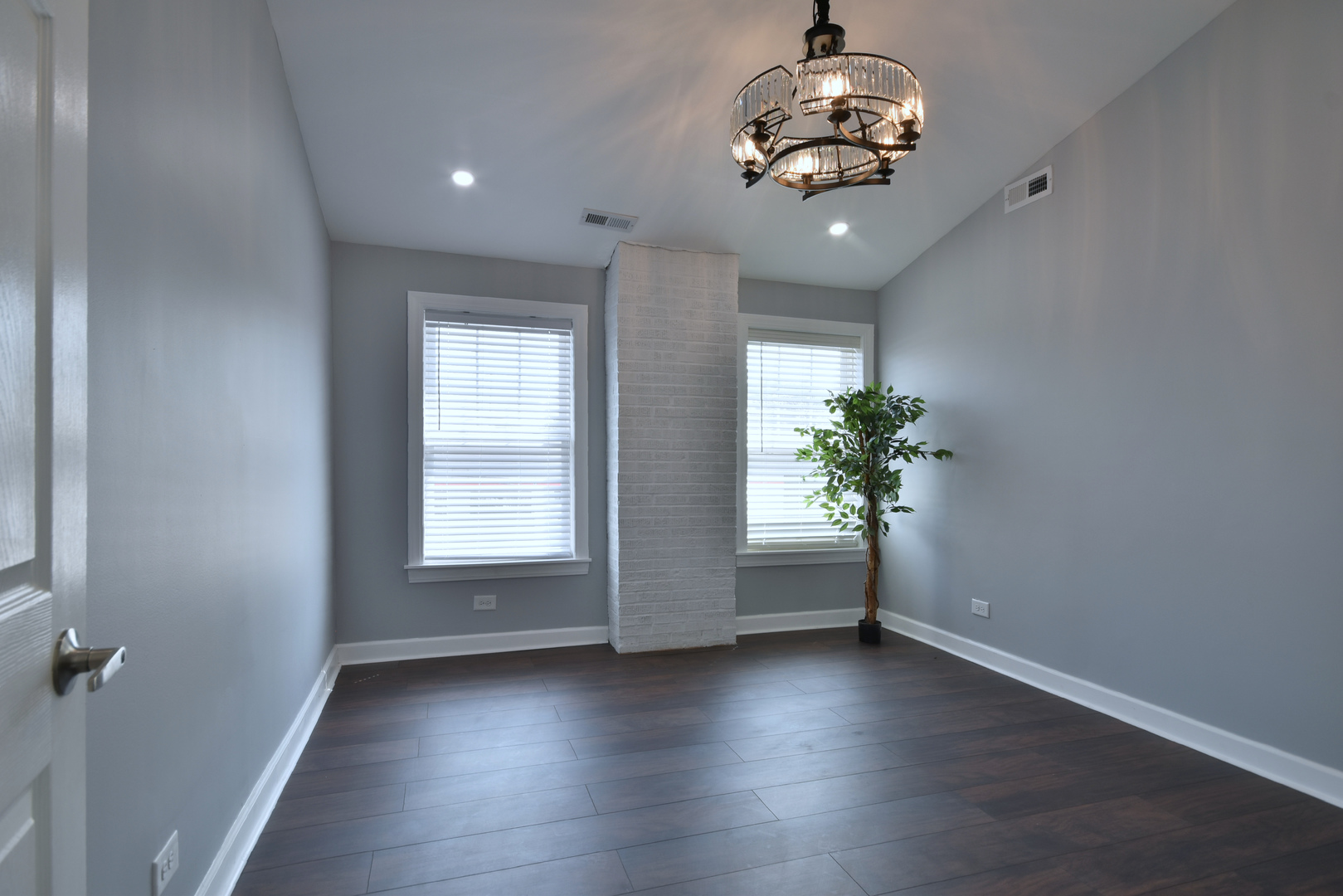 8211 W Grand Avenue Property Photo 10