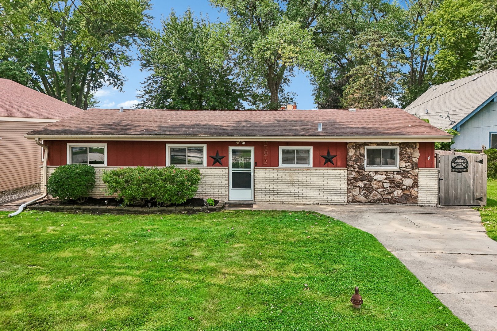 35672 N Sheridan Drive Property Photo 1