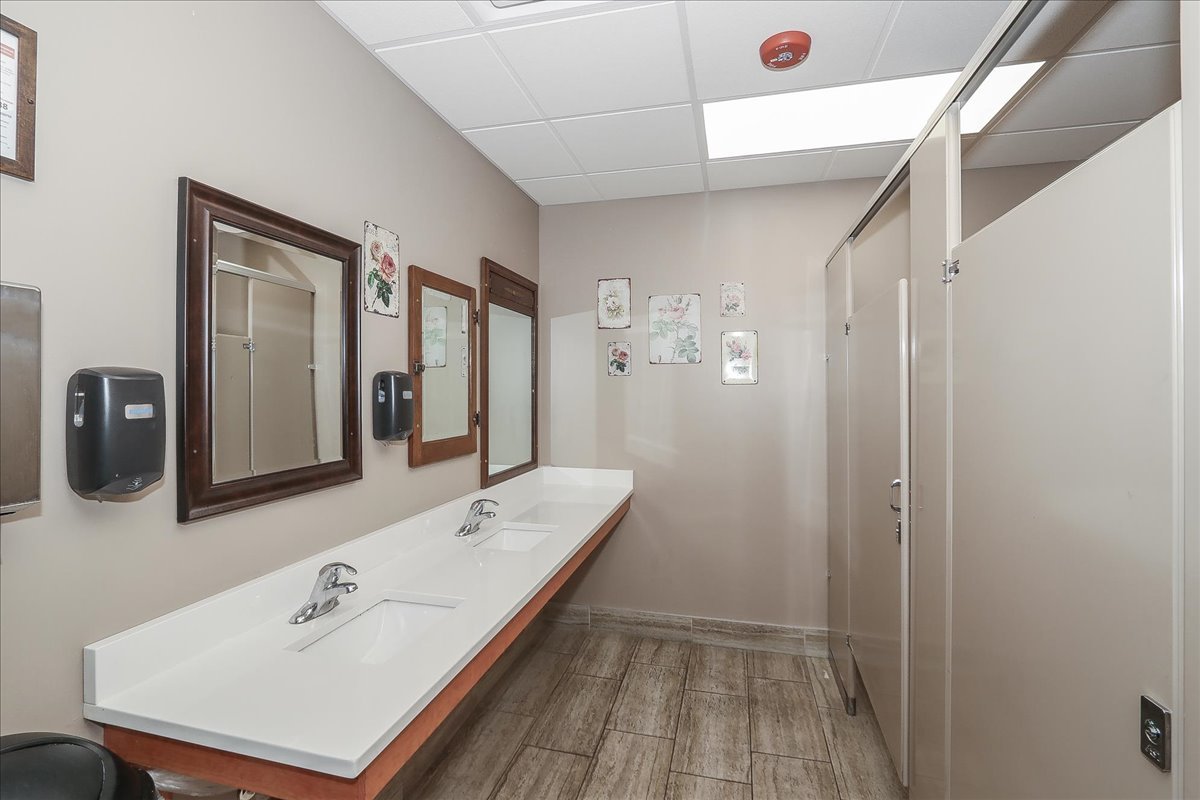 101-103 E Irving Park Road Property Photo 25