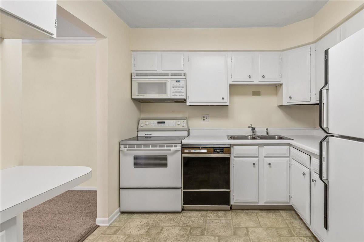 925 Spring Hill Drive 102 Property Photo 11