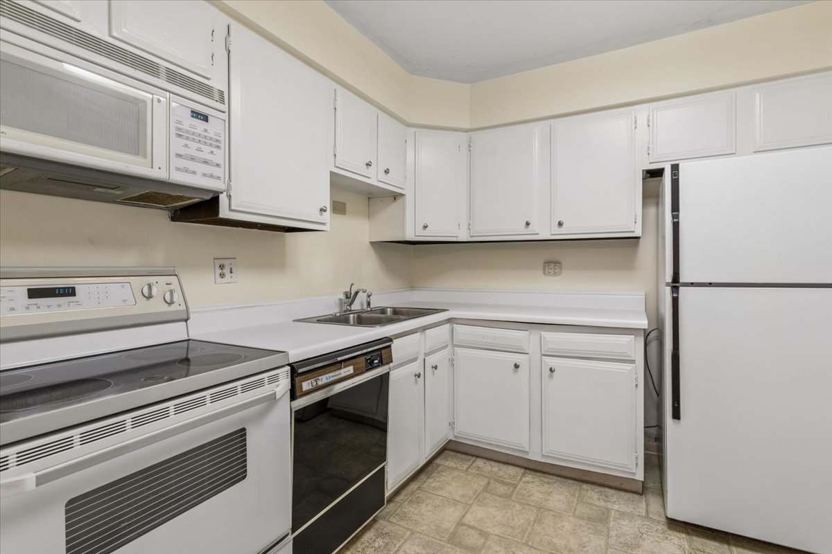 925 Spring Hill Drive 102 Property Photo 12