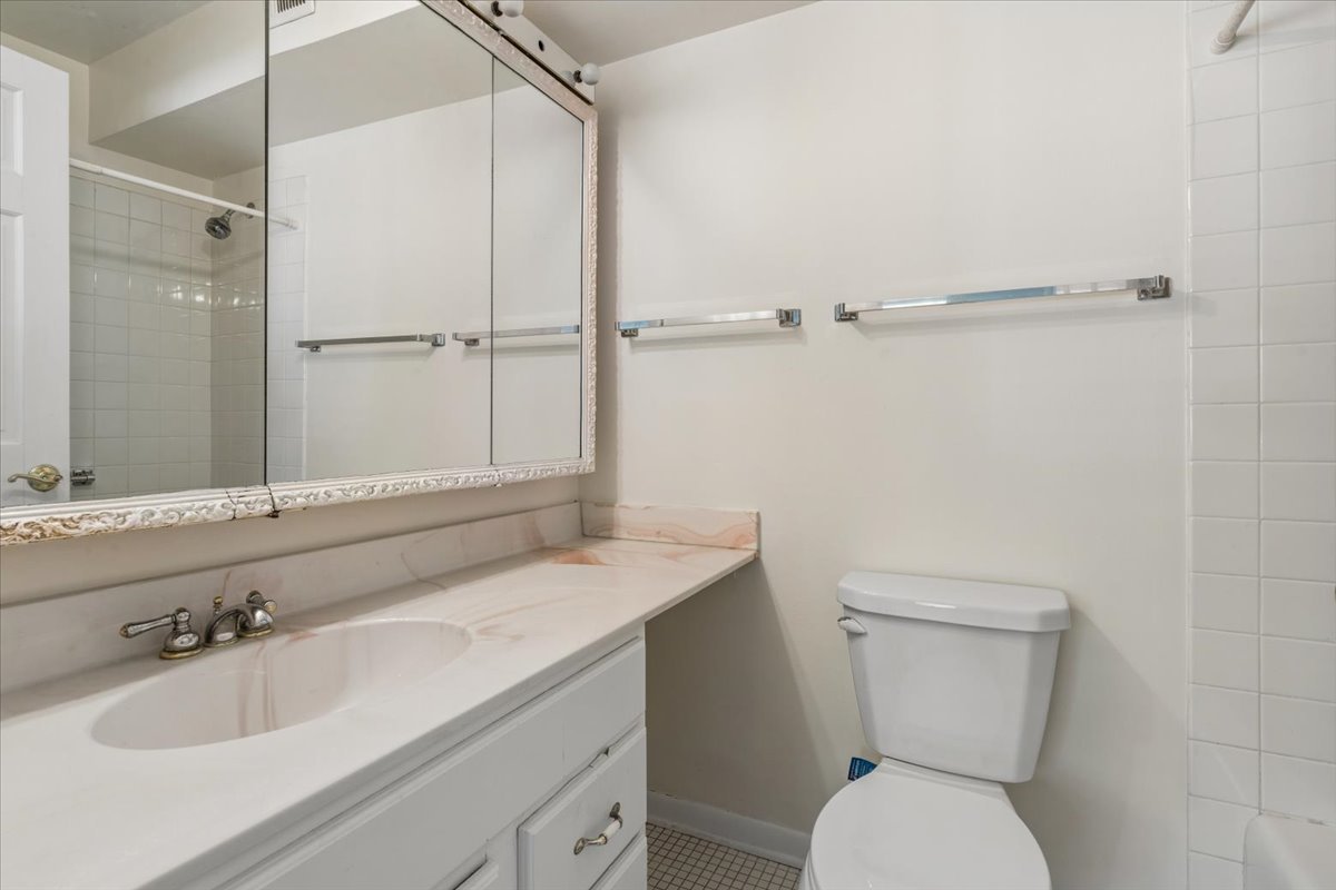 925 Spring Hill Drive 102 Property Photo 17