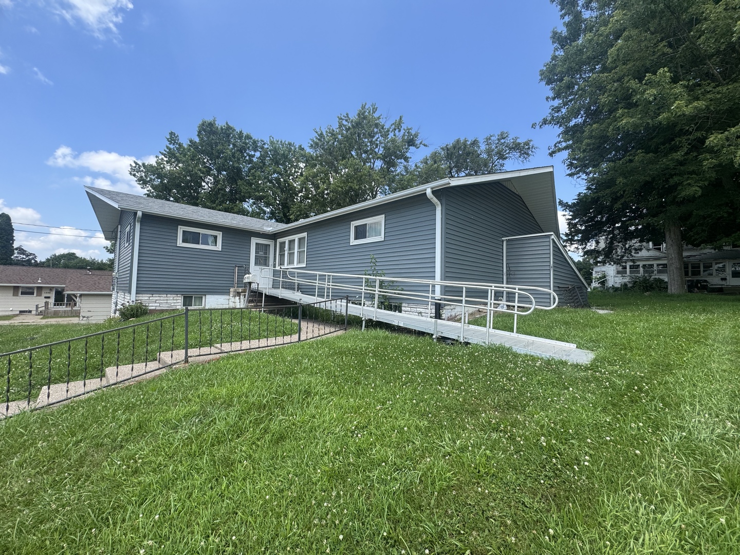 1217 S College Avenue Property Photo 1