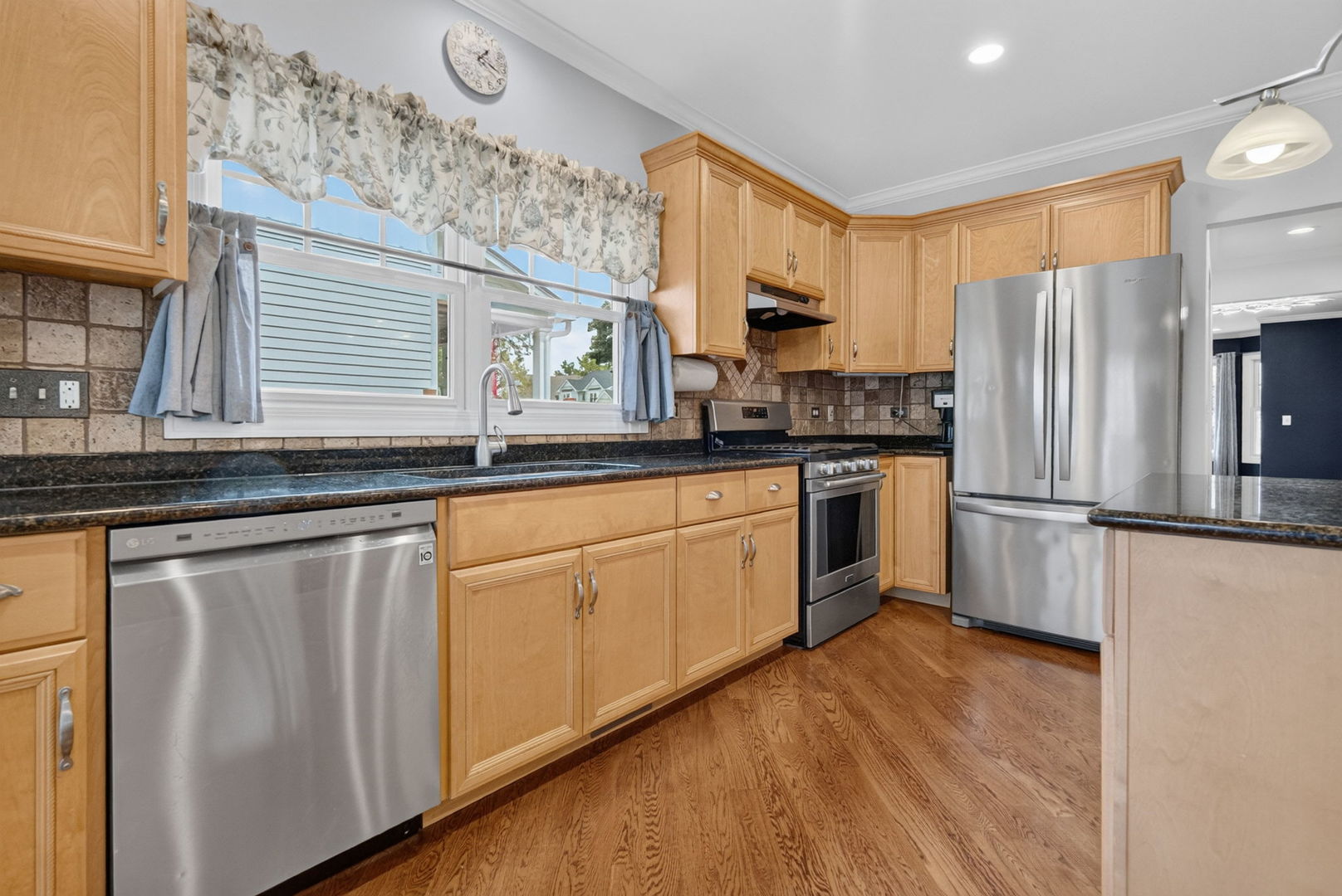4344 Elm Street Property Photo 12