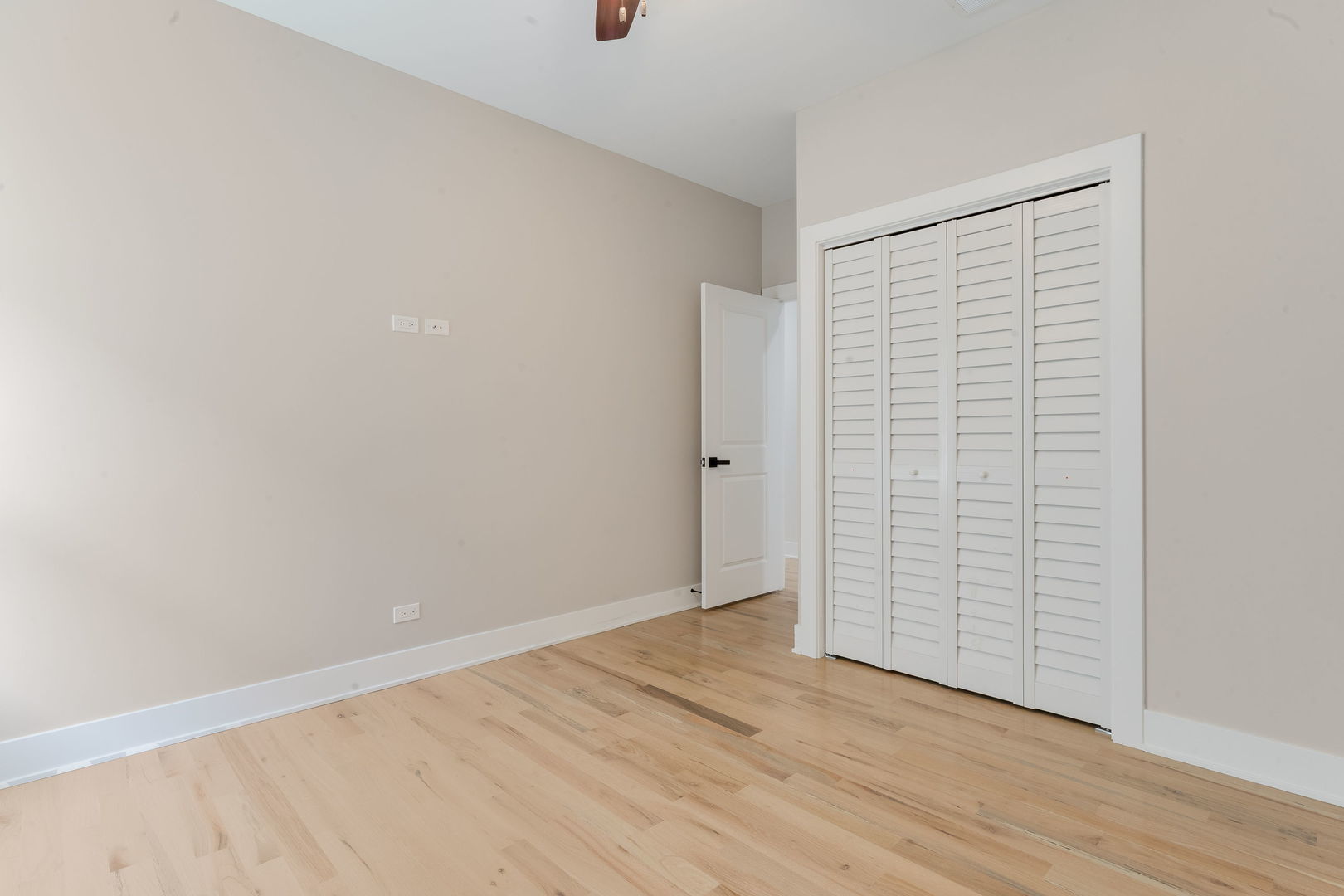 6410 S Vernon Avenue 1 Property Photo 10