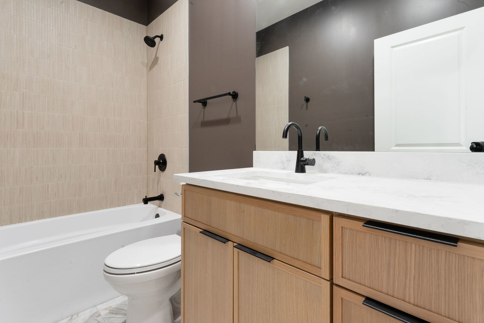 6410 S Vernon Avenue 1 Property Photo 11